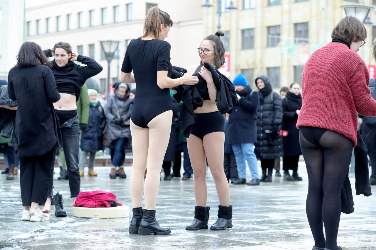 Kovo 8-ąją - Tarptautinę moterų solidarumo dieną – performansas Vilniuje.