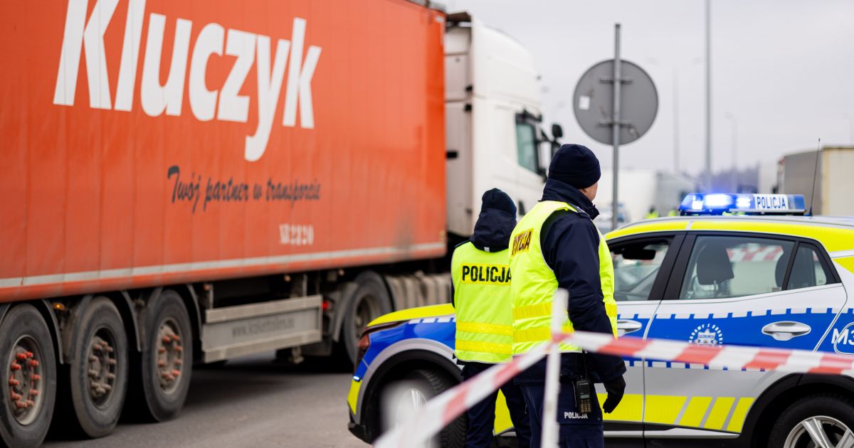 Polscy rolnicy blokują trzy ukraińskie przejścia graniczne, kolejka 1400 ciężarówek – Respublika.lt