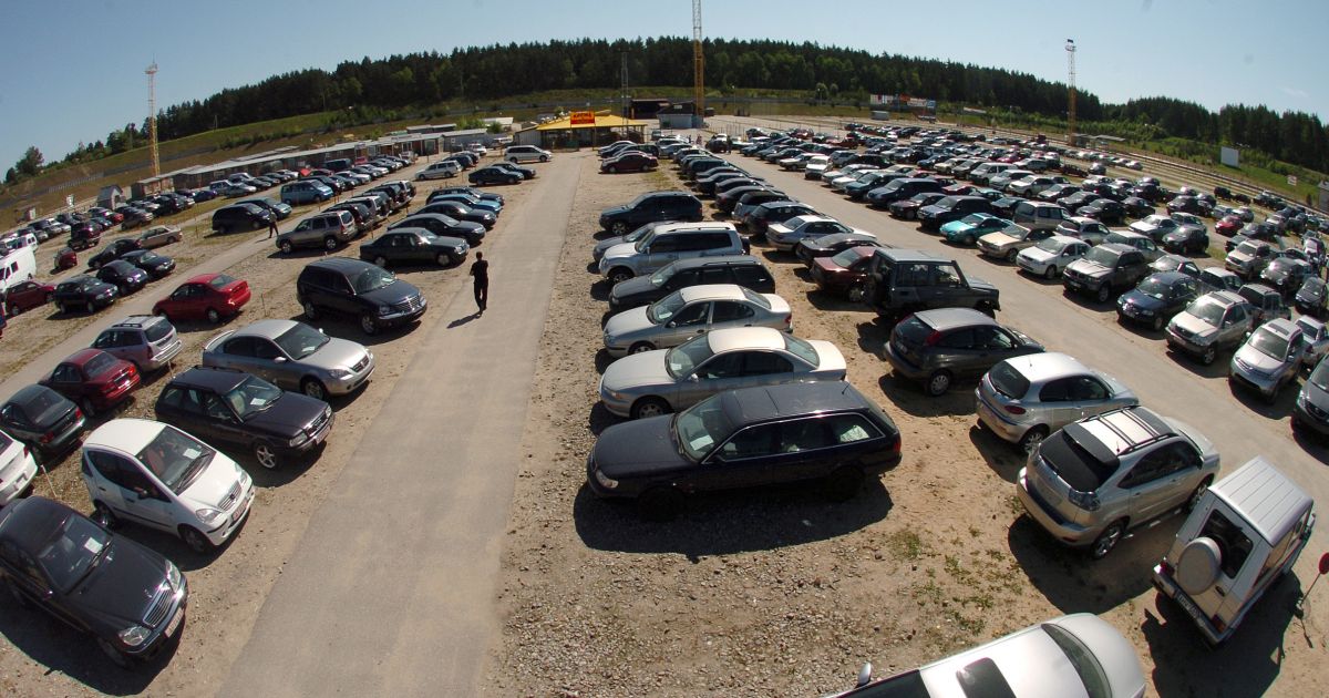 Naudoto automobilio pirkimas rinktis privatų pardavėją ar įmonę