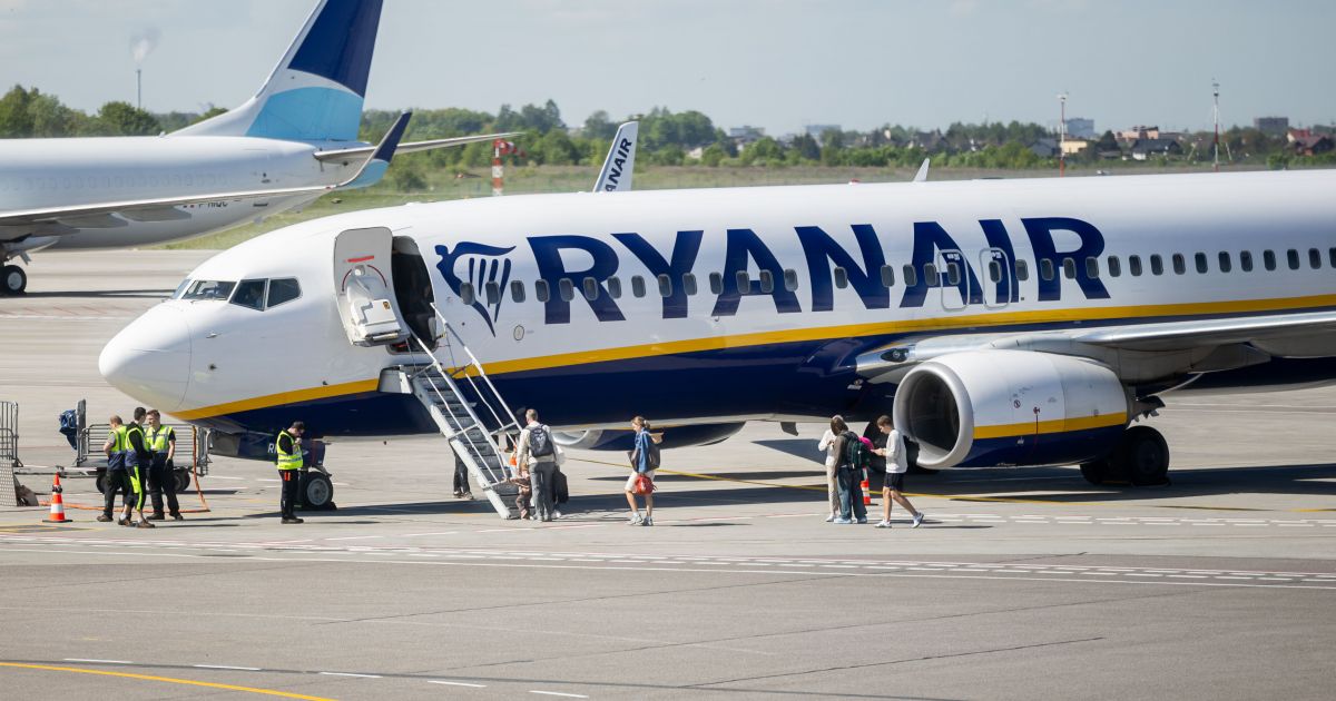 Už netinkamą elgesį „Ryanair“ lėktuvuose grės šimtų eurų bauda ...