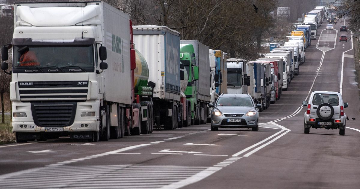 Polscy przewoźnicy nie zamierzają w czasie wakacji kończyć blokady granicy z Ukrainą – Respublika.lt