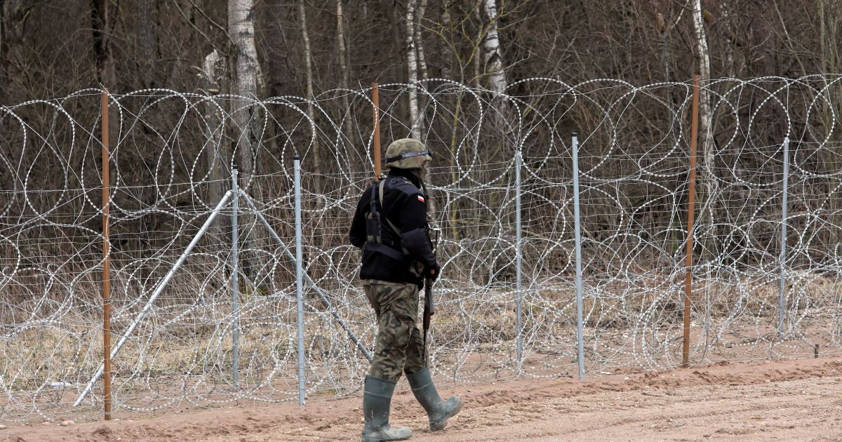 Polska zwiększy liczbę żołnierzy na granicy z Białorusią do 10 tys., mówi minister – Respublika.lt