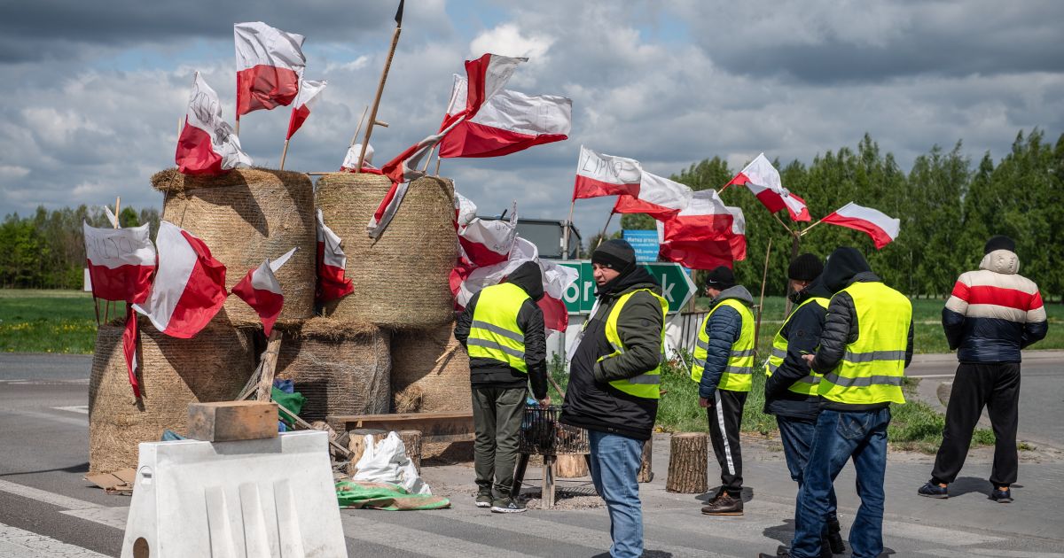 W Lenkijos rolnik blokuje ruch ciężarówek w ramach dviejuose kontrolle punktuose pasienyje su Ukraina – Respublika.lt