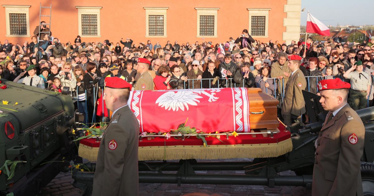 Katastrofa pod Smoleńskiem była spowodowana wybuchami w samolocie – Respublika.lt