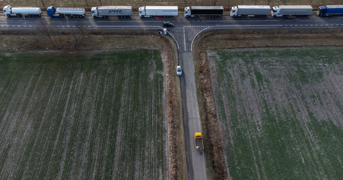 Polscy przewoźnicy przełamali blokadę ukraińskiego posterunku granicznego – Respublika.lt